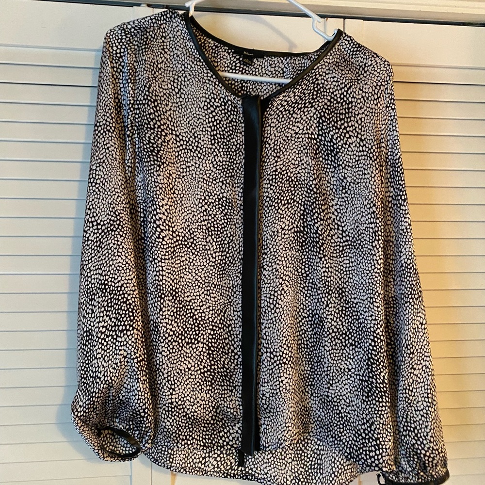 Black and white Blouse 🖤🤍 Polyester Size Small